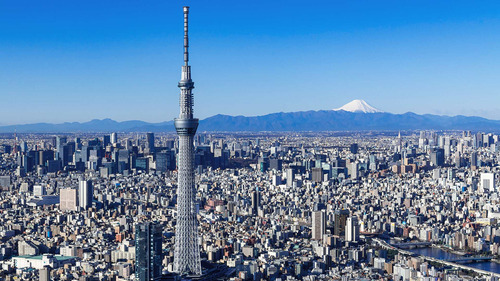 Токио хотын Skytree цамхгийн лифтэнд 20 хүн 5 цаг гаруй гацжээ.